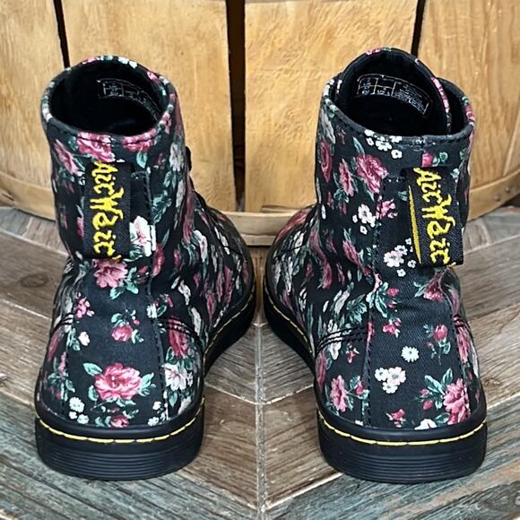Dr. Martens Hackney 7-Eye Pink Rose Floral Black Canvas Ankle Boot Womens Size 6 - Picture 6 of 11